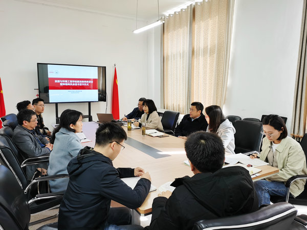 威廉希尔官网召开新进教师座谈会暨师德师风承诺书签订仪式