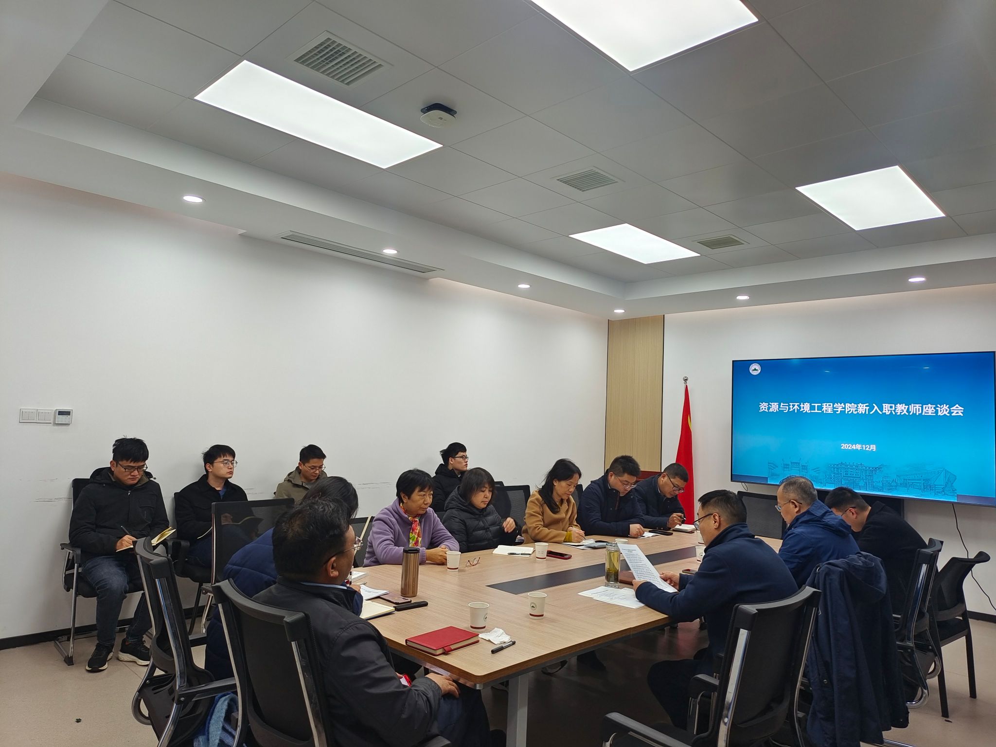 williamhill威廉希尔官网召开新入职教师座谈会