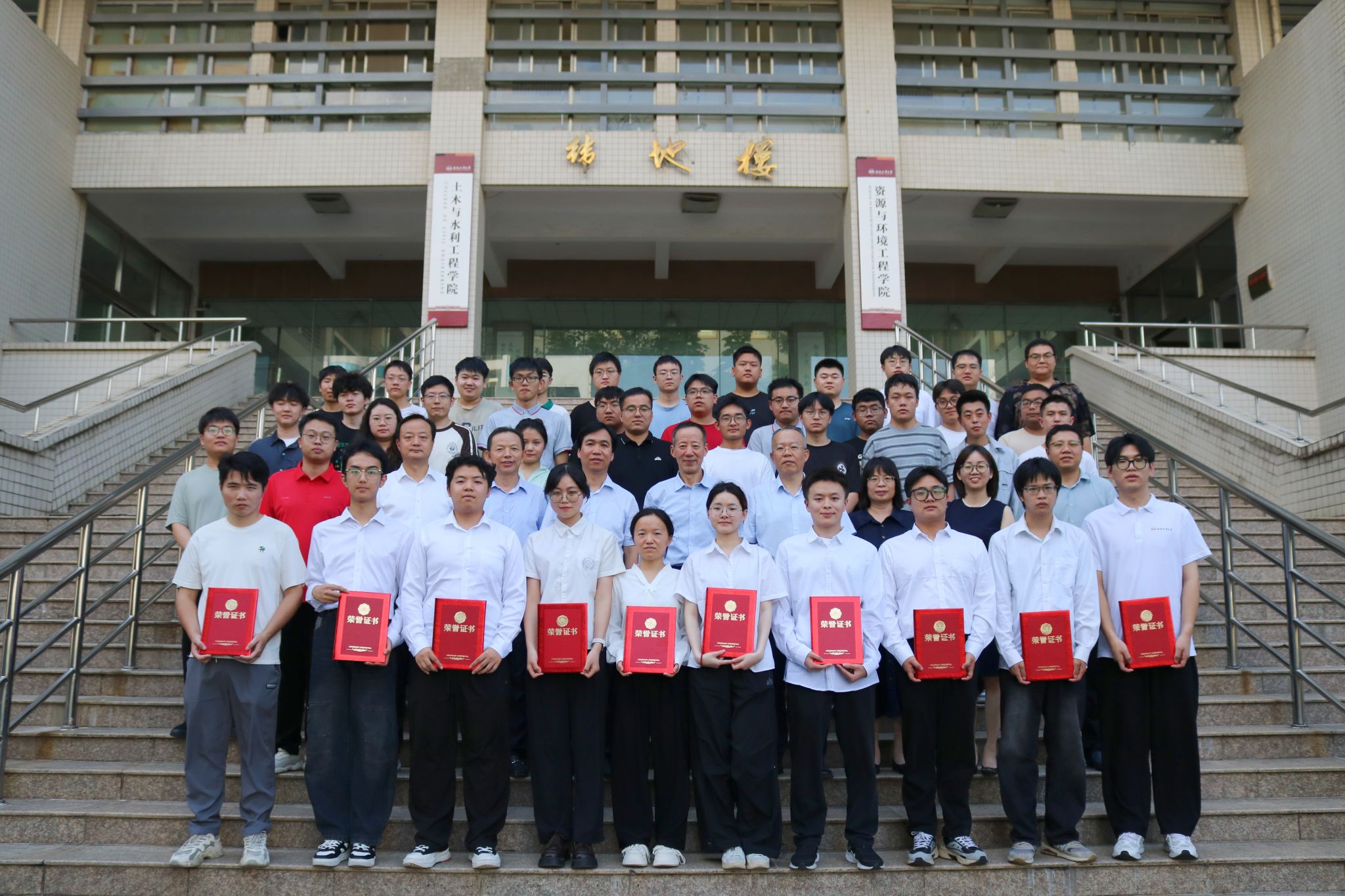 williamhill威廉希尔官网举办“阳光•卓越”奖学金颁奖仪式暨杰出校友报告会